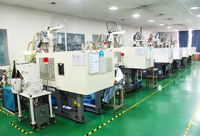 注塑機現(xiàn)場.png
