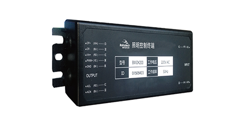 單/雙燈控制器，對所接負載（燈具）實現(xiàn)單獨送電與斷電操作、LED燈具無極調(diào)光、燈具電參量采集、燈桿監(jiān)測控制、遠程在線升級等功能。