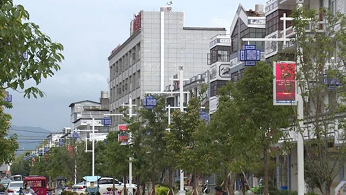 佰馬科技協(xié)同合作伙伴，針對(duì)云南大理休閑步行街場(chǎng)景，量身設(shè)計(jì)智慧路燈桿方案，項(xiàng)目兼具文化特色和功能實(shí)用性，為智慧城市增光添彩。